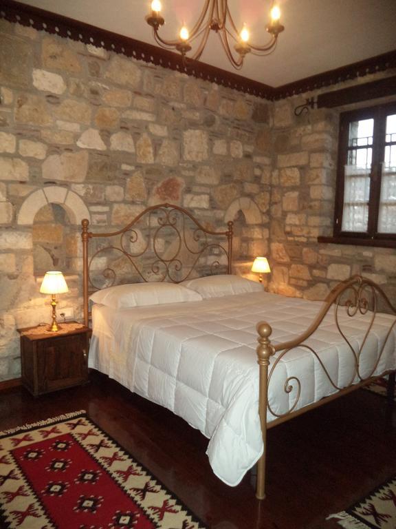 Hotel Vila Aleksander Berat Zimmer foto