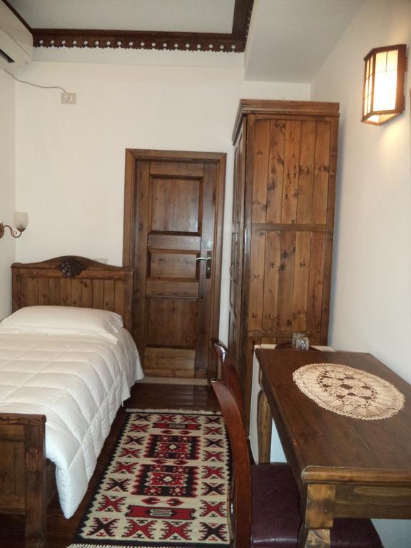 Hotel Vila Aleksander Berat Zimmer foto