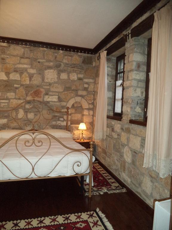 Hotel Vila Aleksander Berat Zimmer foto