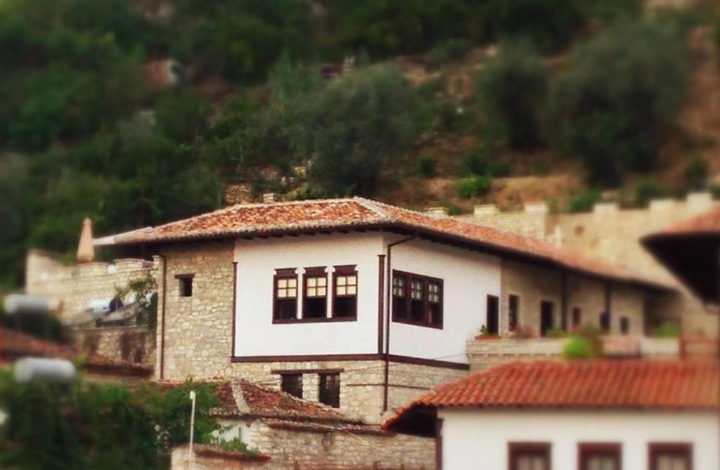 Hotel Vila Aleksander Berat Exterior foto