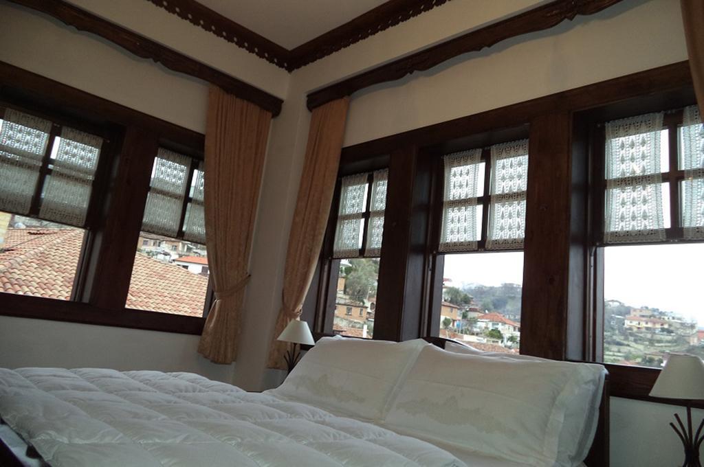 Hotel Vila Aleksander Berat Zimmer foto