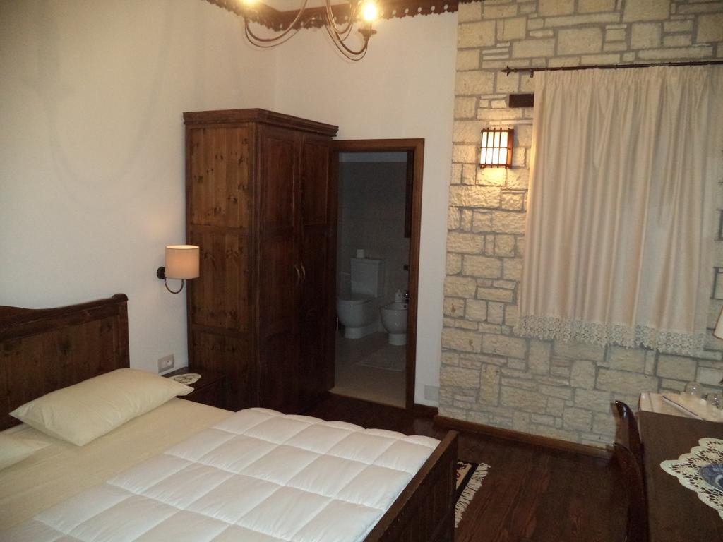 Hotel Vila Aleksander Berat Zimmer foto