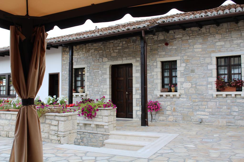 Hotel Vila Aleksander Berat Exterior foto